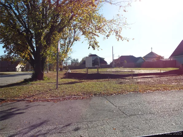 1 E 4th St, Skiatook, OK 74070