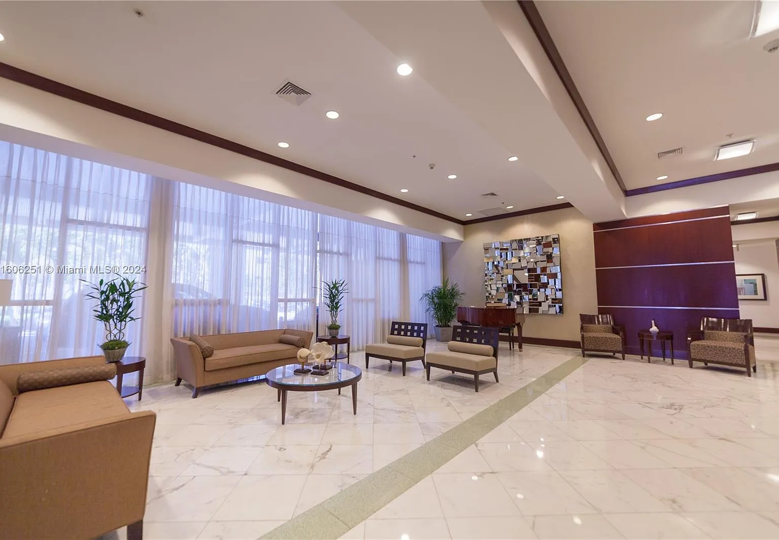 La Perla Condo — Photo 4