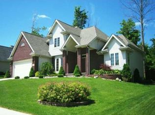 711 Pembroke Dr, Saline, MI 48176