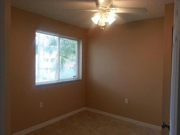 5th image of 22204 Glenmoor Dr