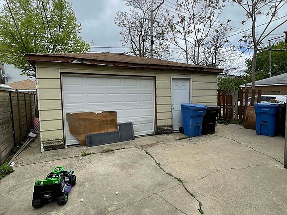 5th image of 4930 W Adams St