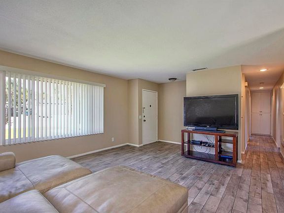 5th image of 1279 Siggson Ave