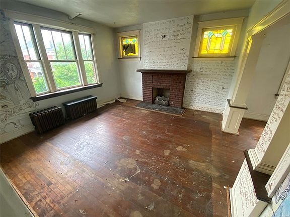 5th image of 4564 Athlone Ave