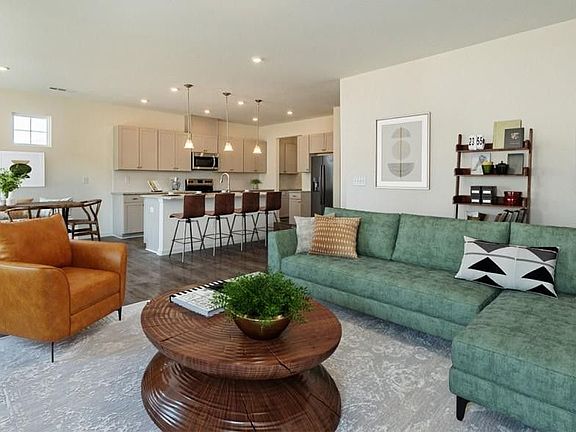 5th image of 124 Graham Cir