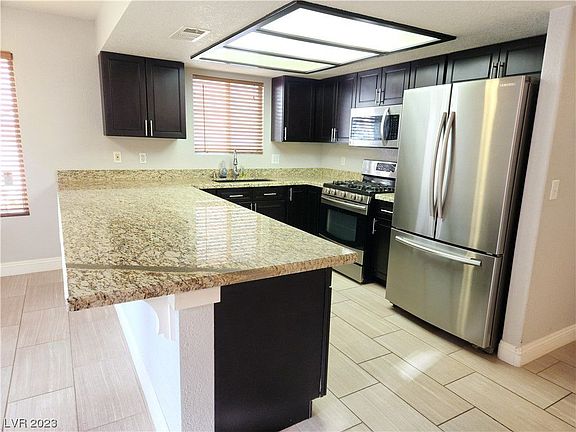 4th image of 1321 Desert Hills Dr