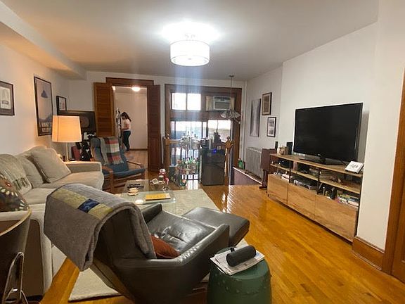2nd image of 327 W 87th St APT B