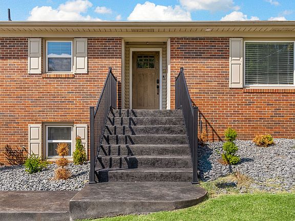 3rd image of 125 Donna Dr