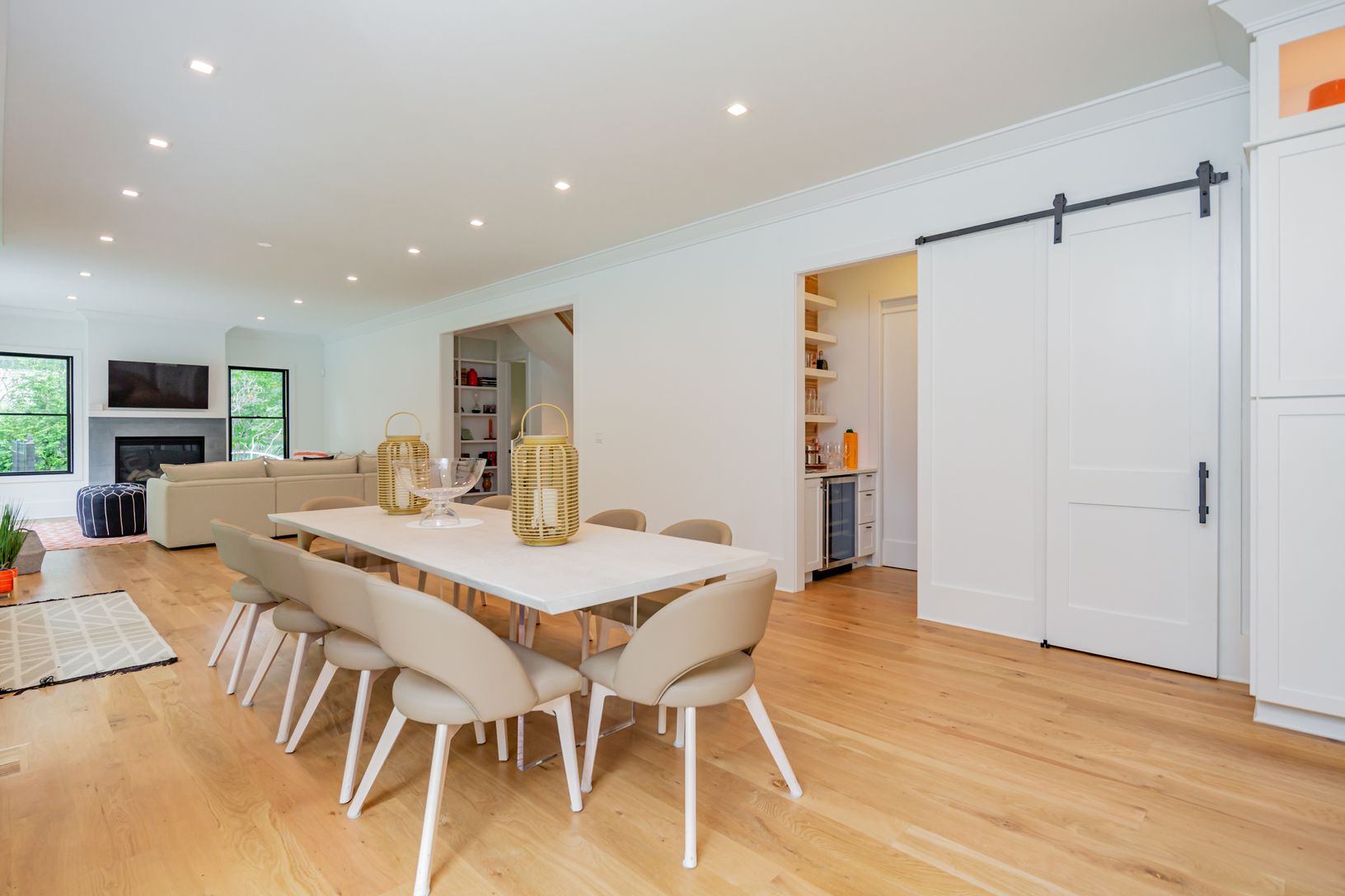  Open Floor Plan 