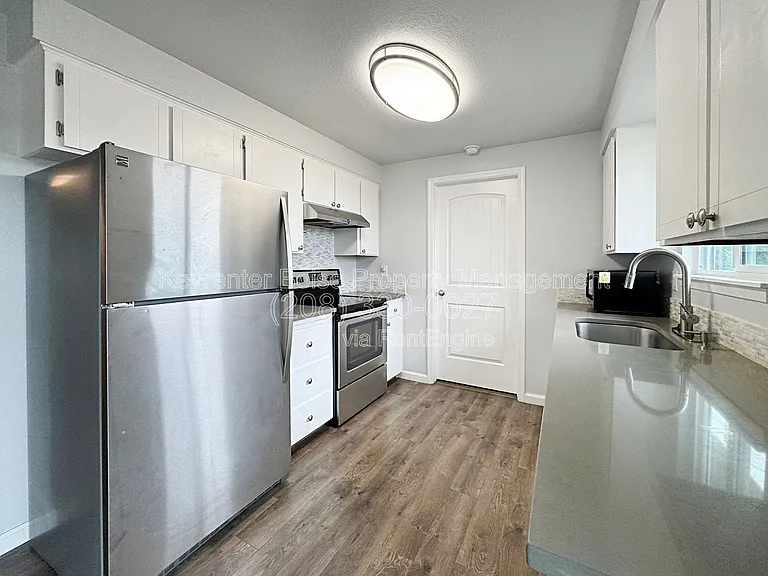 1773 W Victory Rd — Photo 6