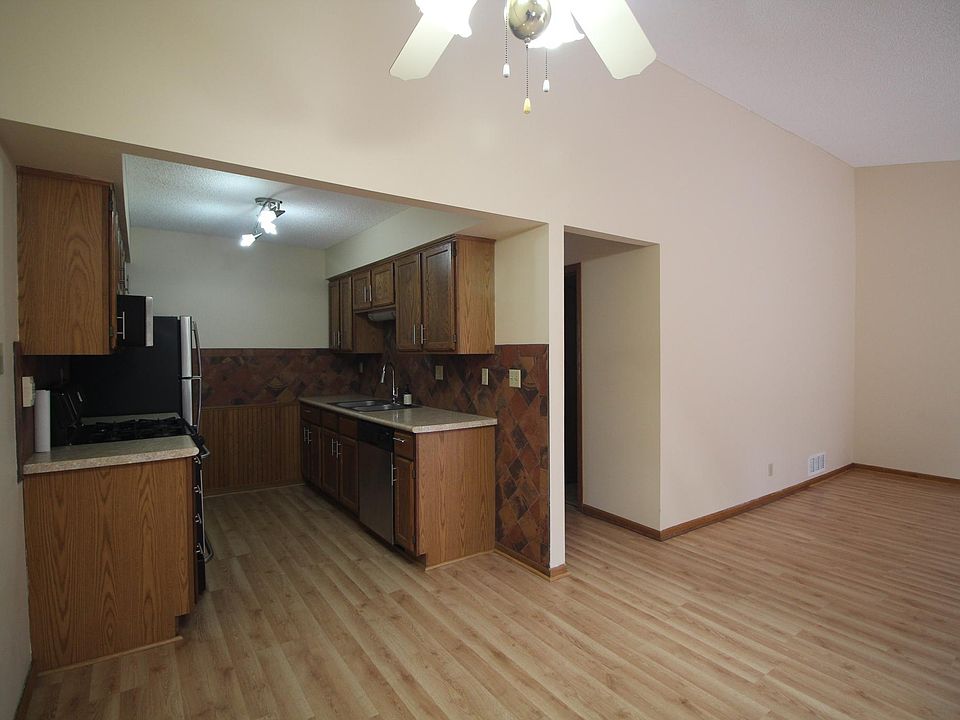 2nd image of 3758 Robin Ln