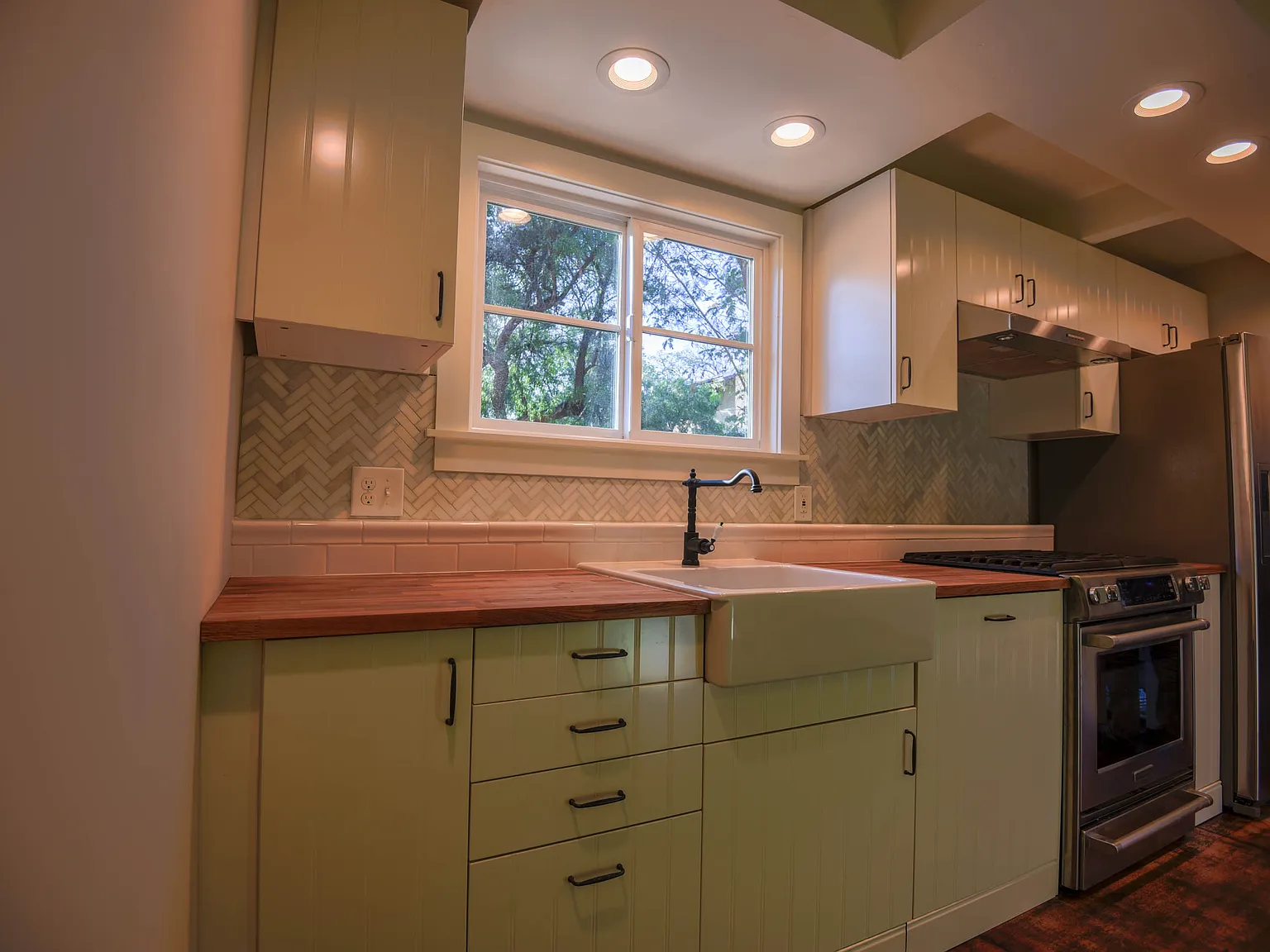 2 bed, 1200 sqft, $1,850 — Photo 4