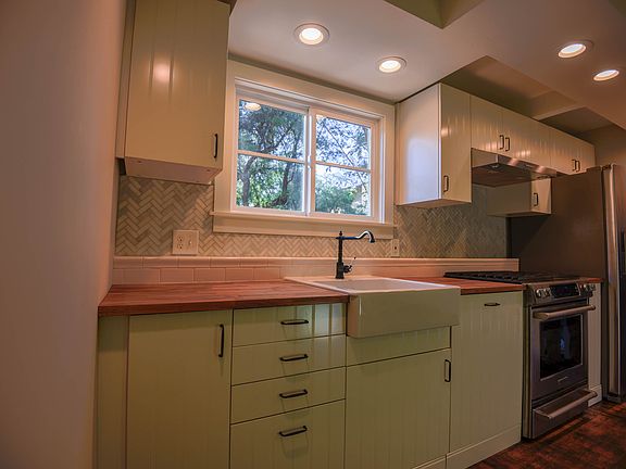 4th image of 1118 S Farmer Ave
