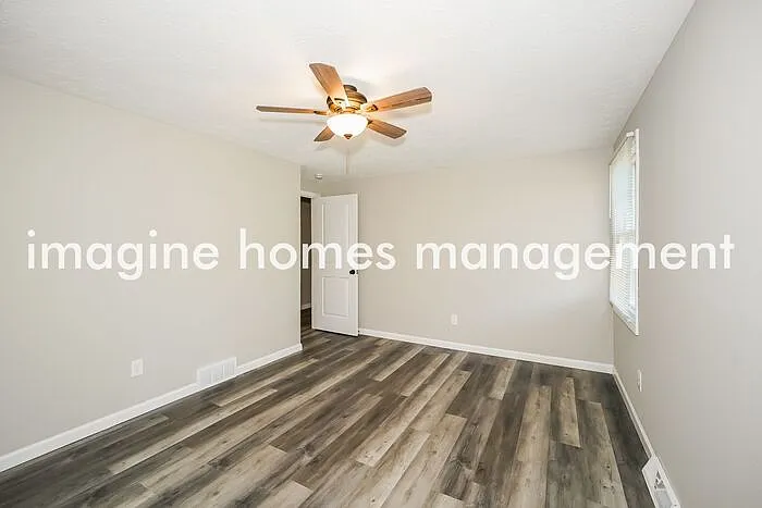 705 Fairfax Dr — Photo 9