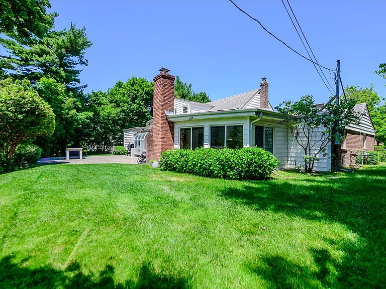 70 Longfellow Rd — Photo 28