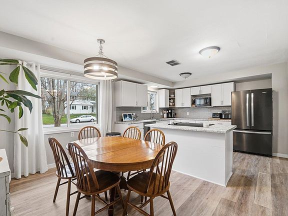 5th image of 1316 Hillcrest Dr