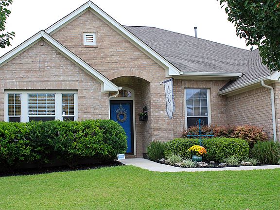4th image of 611 Stevenage Dr