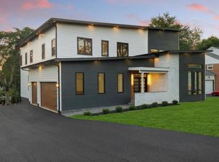 1052 Balls Hill Rd, Mc Lean, VA 22101