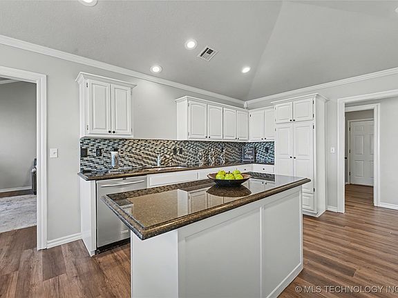 4th image of 7051 E 150th St N