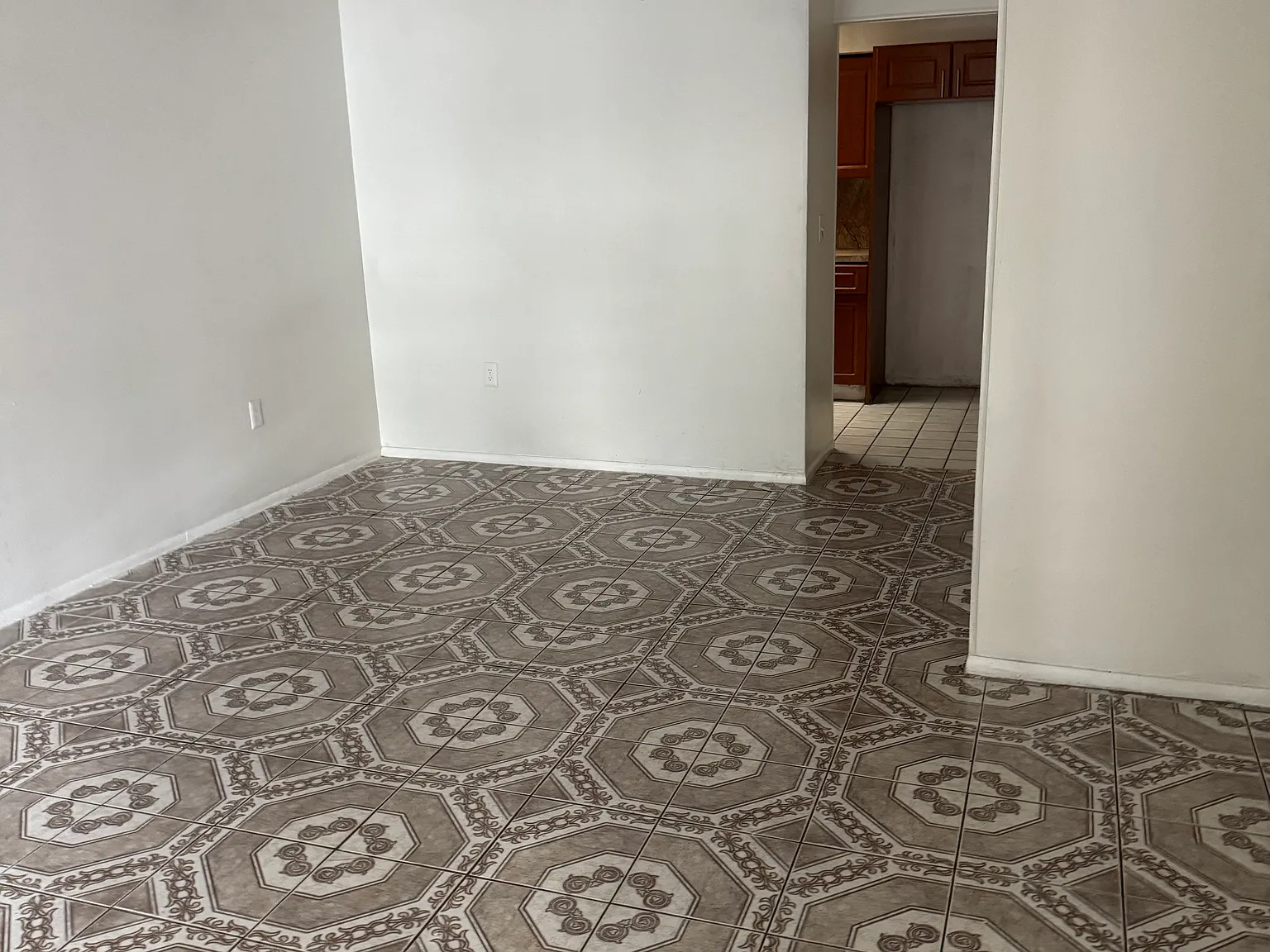 2 bed, 930 sqft, $1,680 — Photo 2