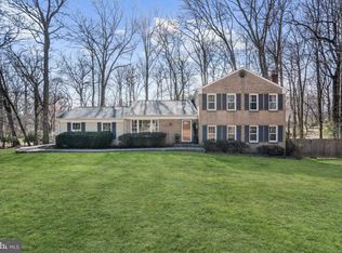 716 Forest Park Rd, Great Falls, VA 22066