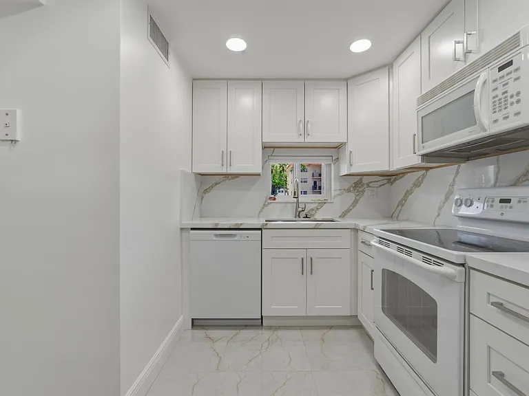 371 S Hollybrook Dr #106 — Photo 11