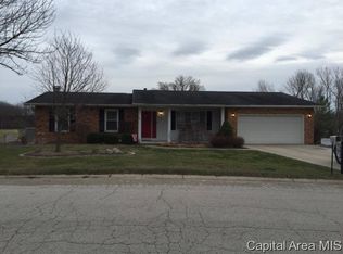4 Birch Lake Dr, Sherman, IL 62684