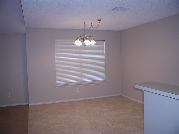 3rd image of 5204 Boxwood Ln
