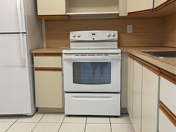5th image of 7925 Carlyle Ave APT 303