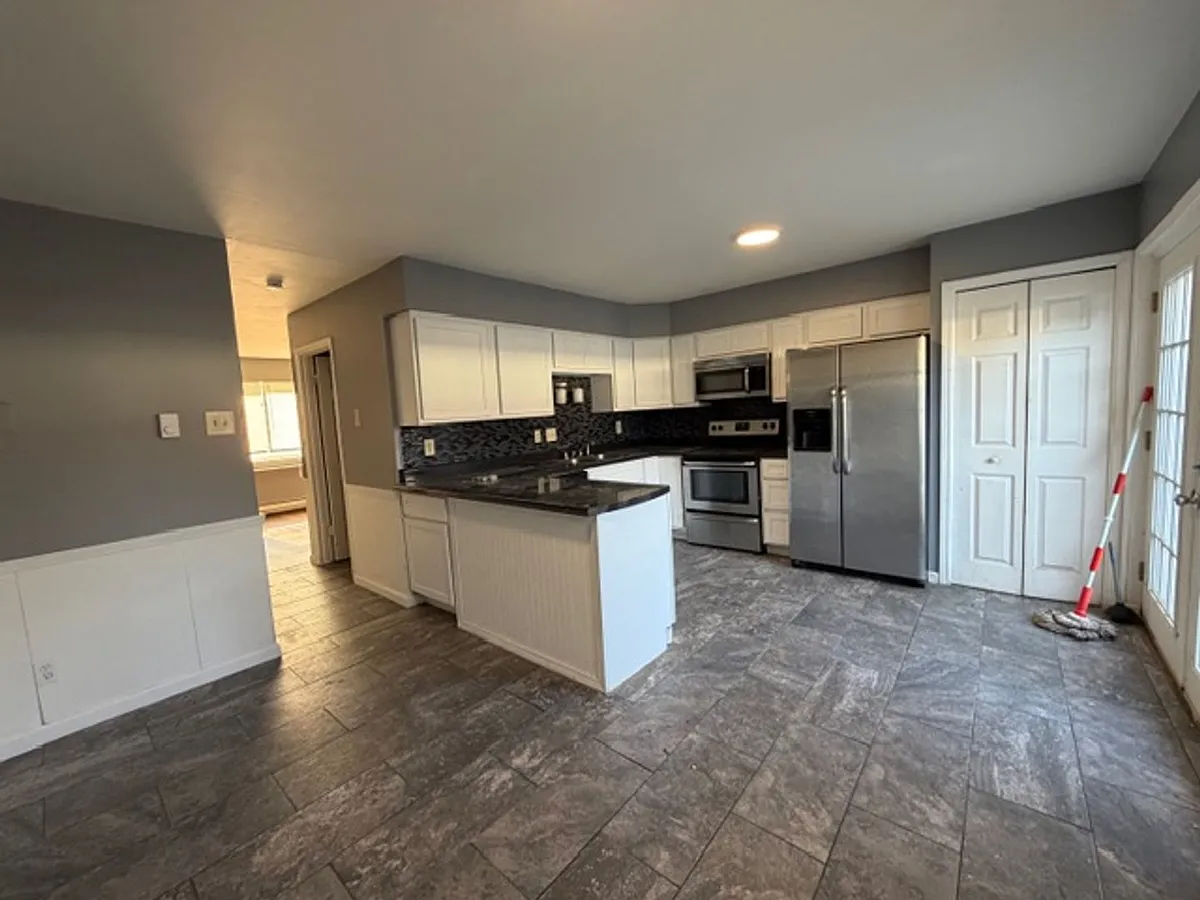 Building Photo - 7326 Hazelcrest Dr