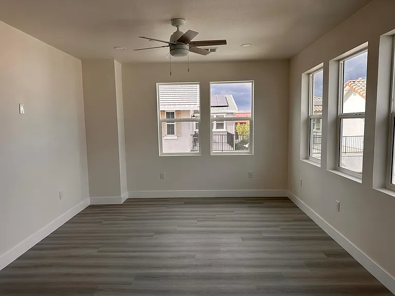267 E Bella Serata Ave — Photo 3