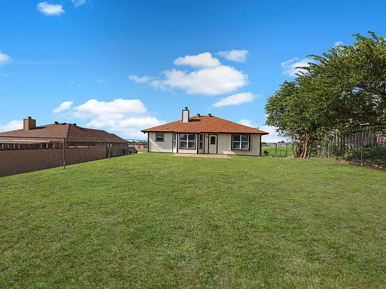 2502 Eastwood Dr — Photo 19