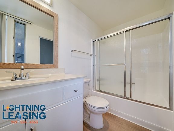 4th image of 11225 Morrison St #218