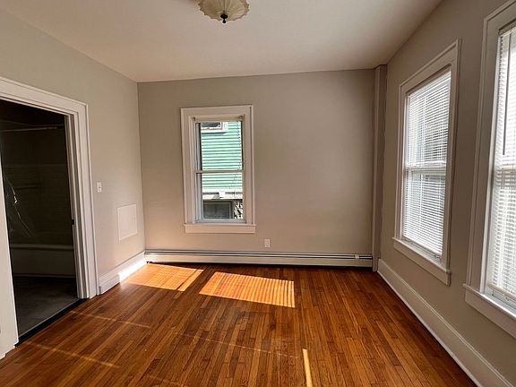 4th image of 322 Cherry St SE APT 5