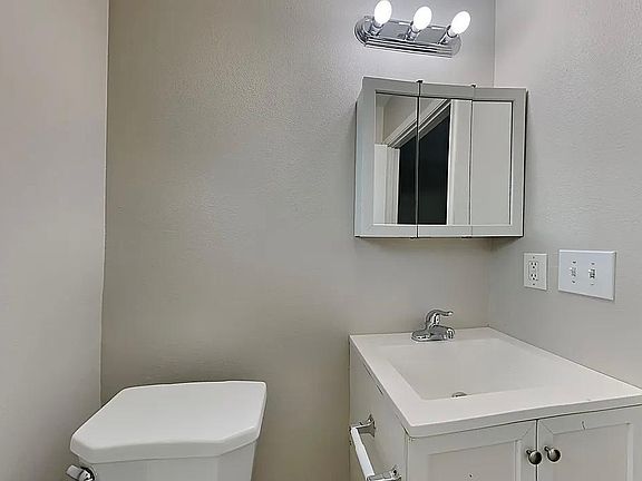 2nd image of 958 Nightingale Dr