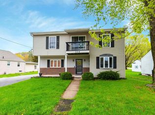 304 3rd St, Hampton, IL 61256