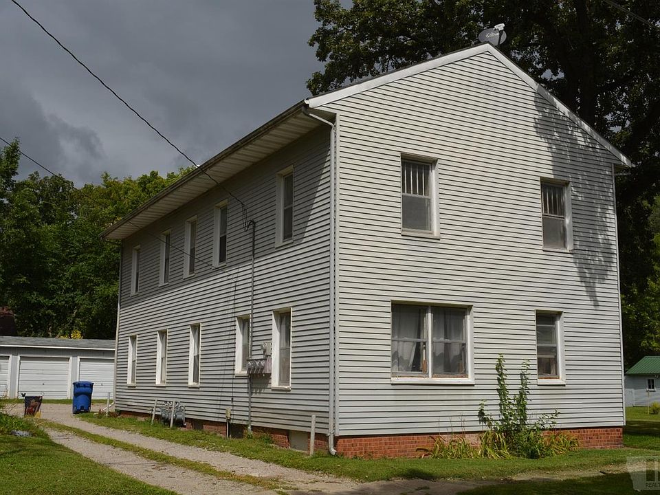 1st image of 646 3rd St NE