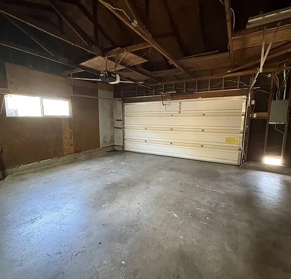 7631 Adrian Dr — Photo 32