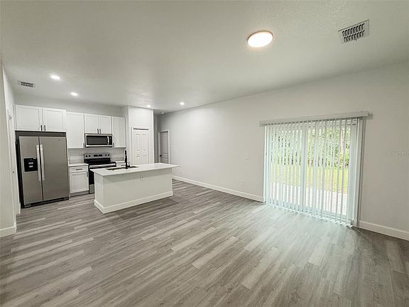 3rd image of 4700 Sunbeam St
