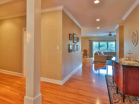 4th image of 701 Lake Vista Ln #3
