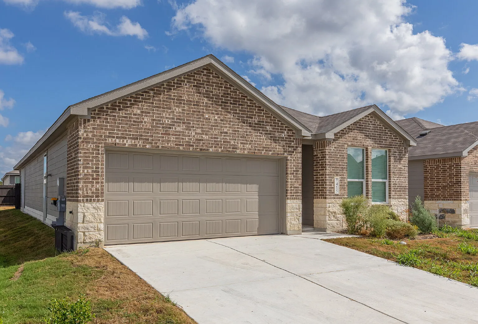 4 bed, 3.0 bath, 2240 sqft, $2,200 — Photo 3