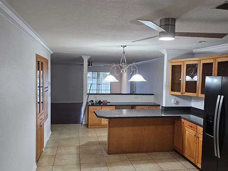 921 Cypress Ave — Photo 3