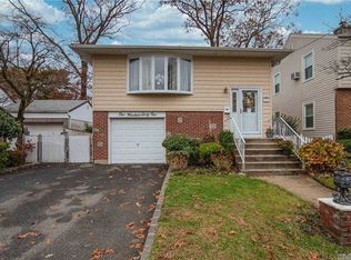 161 E Carpenter St, Valley Stream, NY 11580