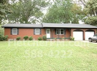60 Plantation Dr, Little Rock, AR 72206