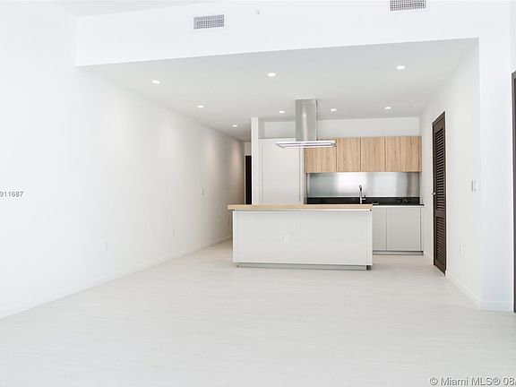 2nd image of 1000 Brickell Plz Floor 12