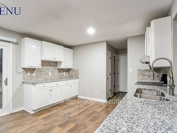 5th image of 15331 De Havilland Dr