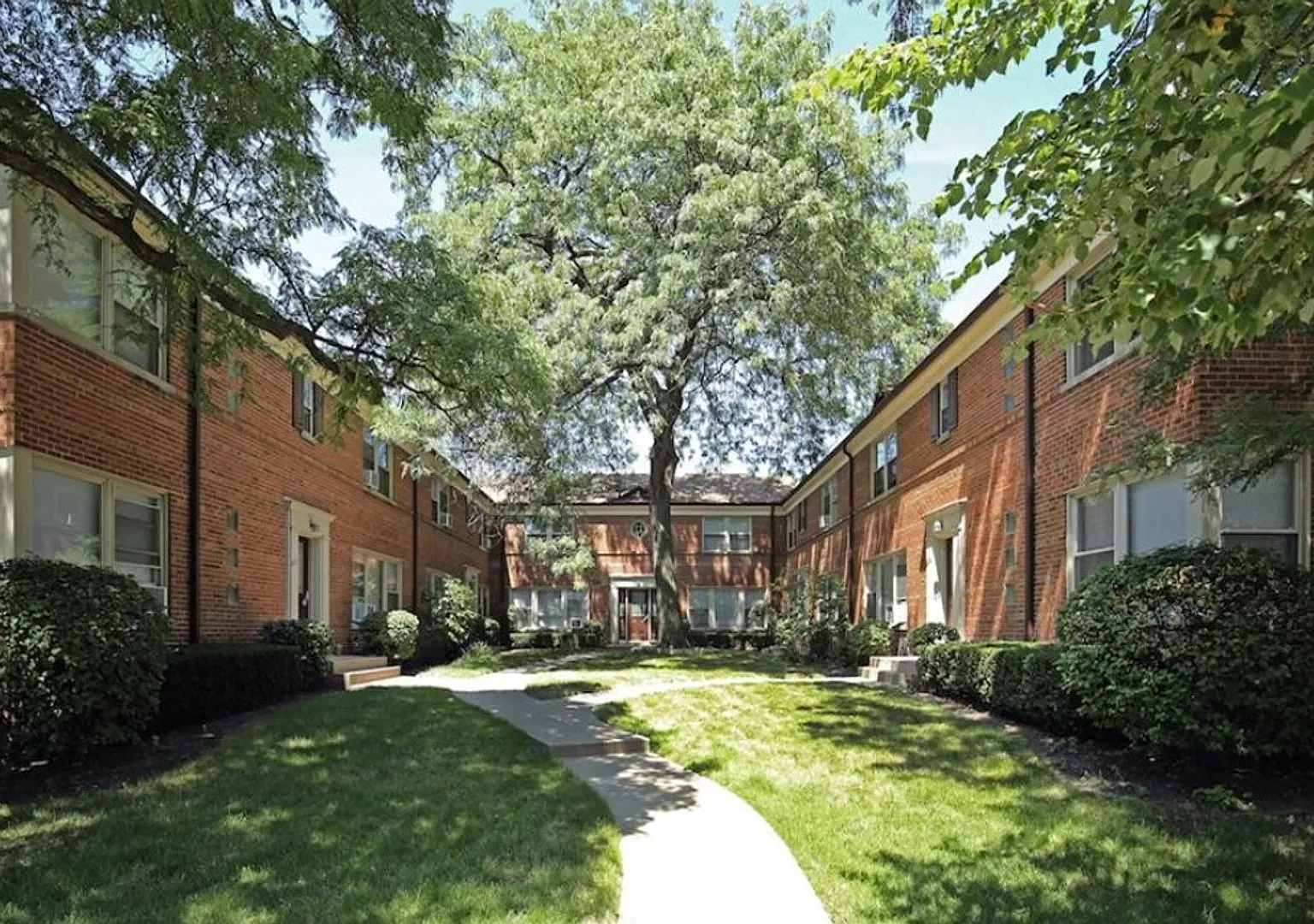 2104-24 W. Foster Ave — Photo 2