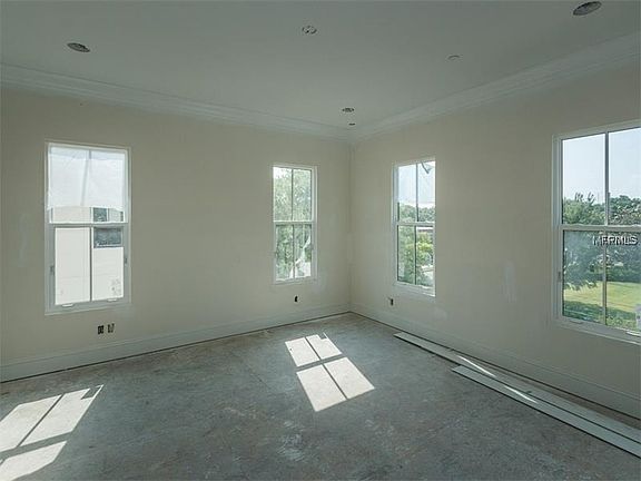 5th image of 628 Mariposa St