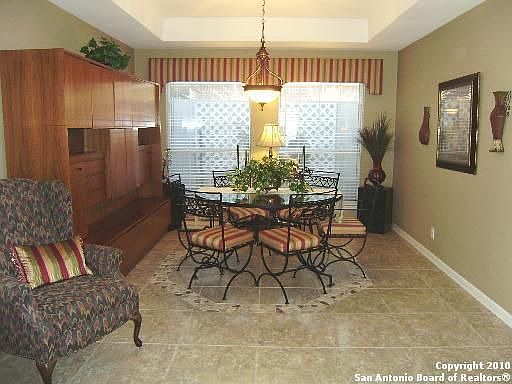 5th image of 1528 Circle Oak Dr
