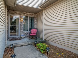 935 High Meadow Dr, Crown Point, IN 46307