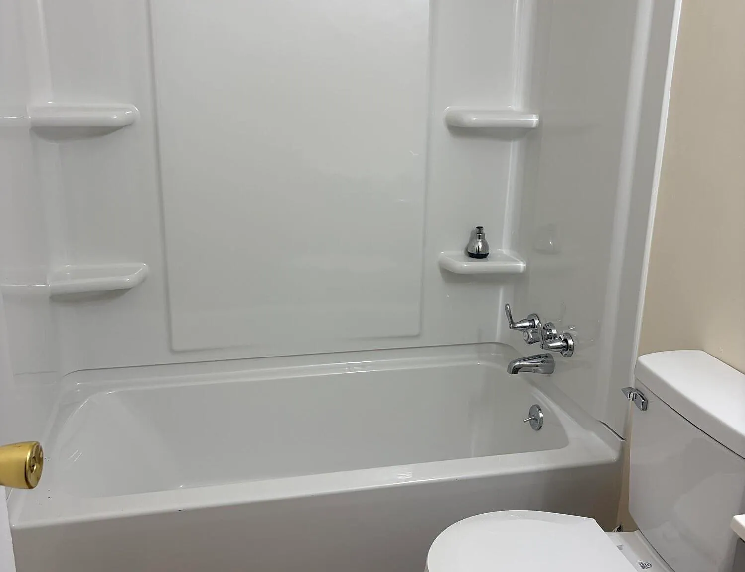 3 bed, 1.0 bath, 1260 sqft, $1,400 — Photo 3